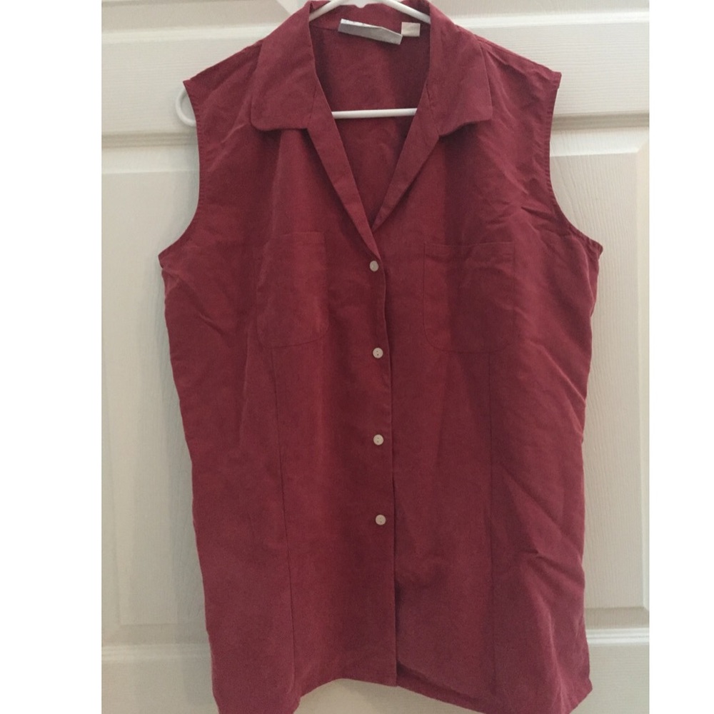 Sleeveless blouse brick red.